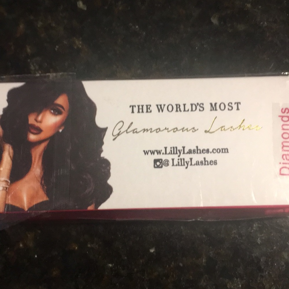 LillyLashes Glam - Picture 2 of 3